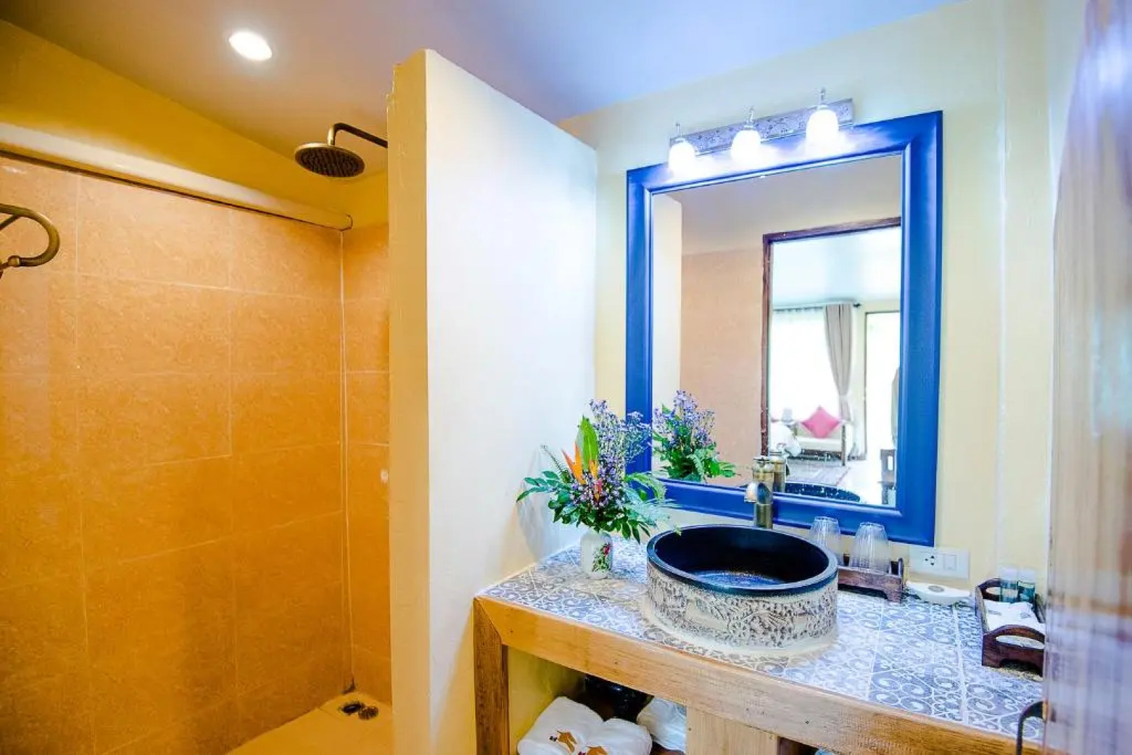 E-outfitting Pai Resort