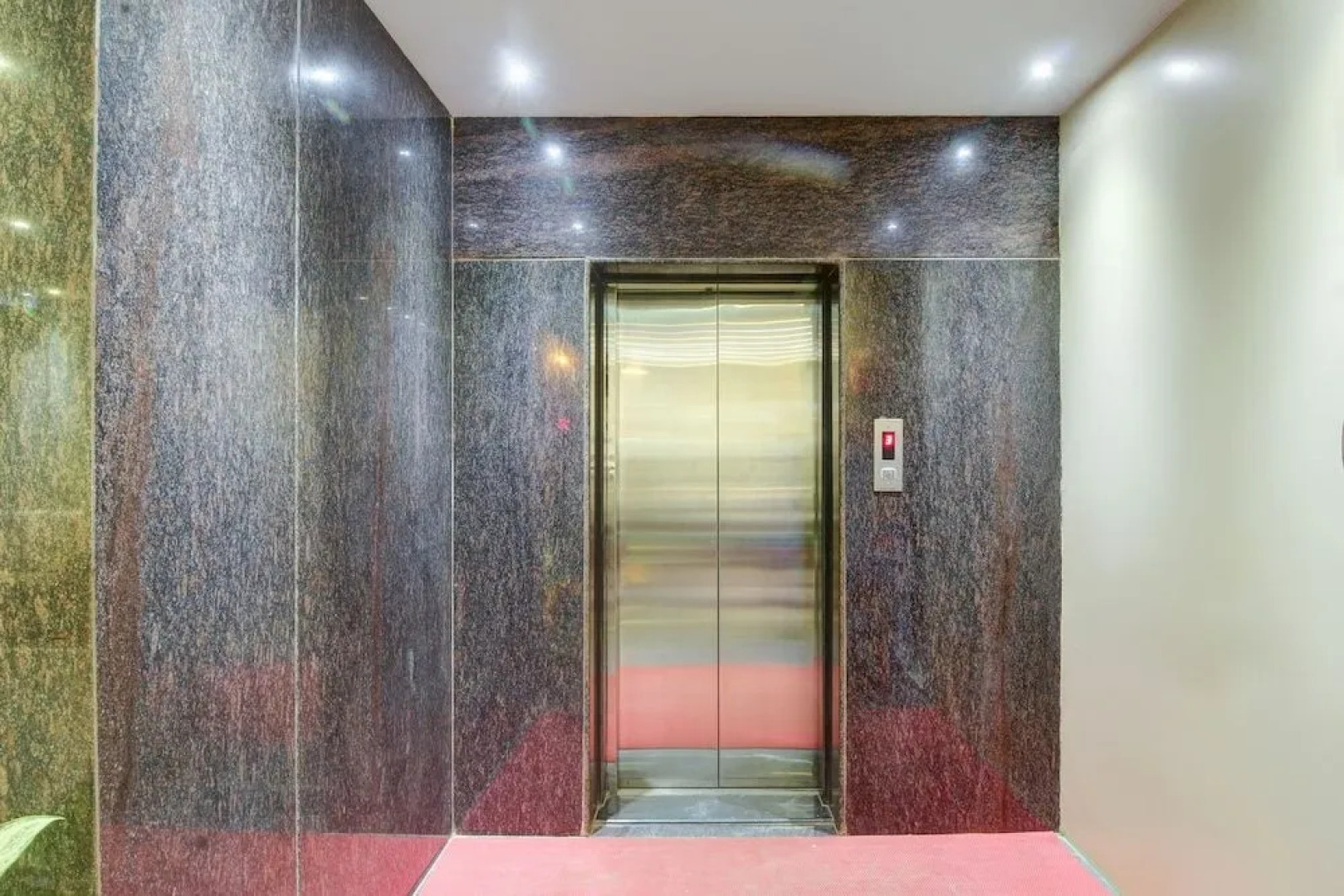 Oyo 28047 Hotel Galaxy Residency