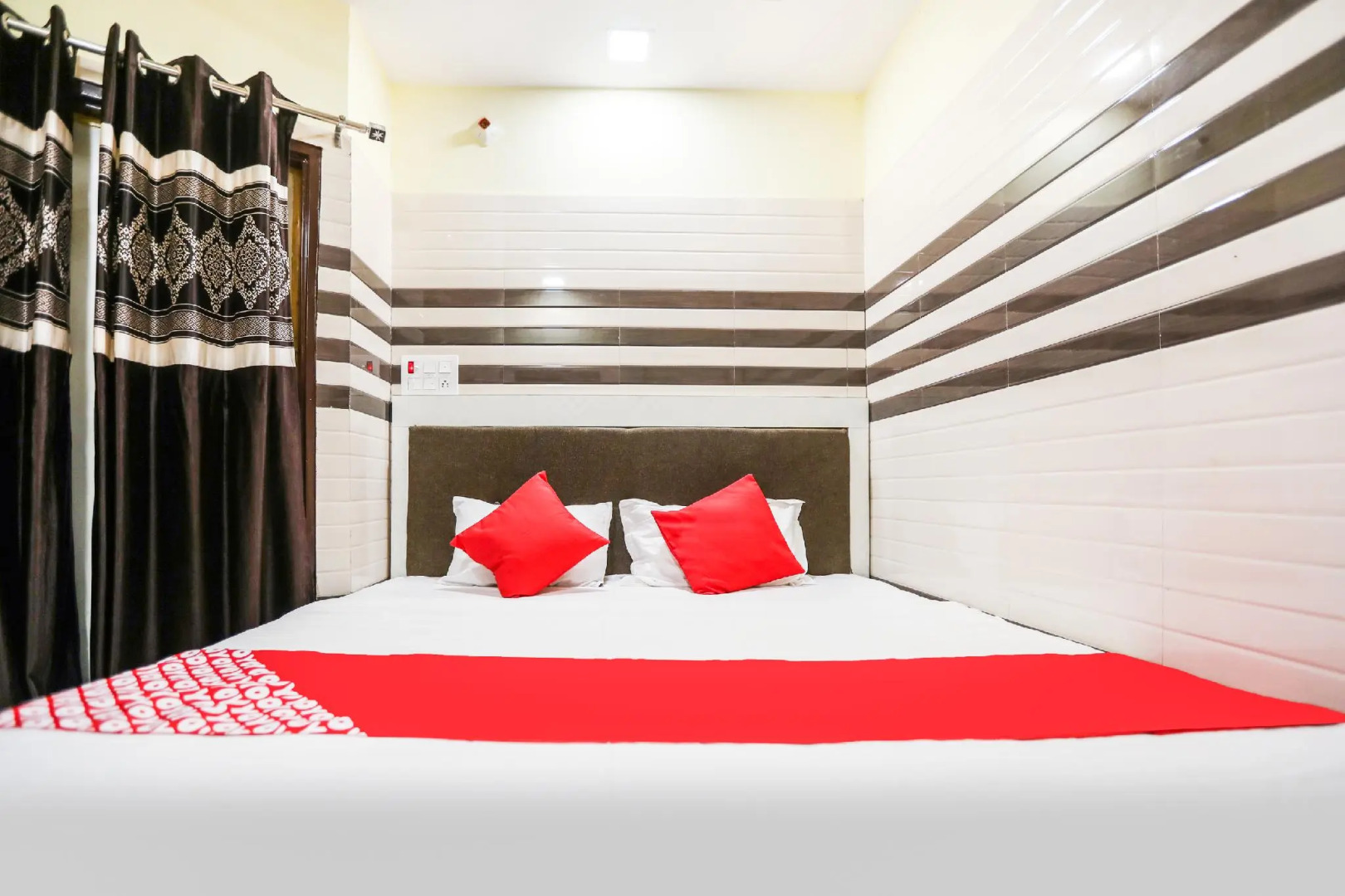 OYO 71693 Starlight Hotel