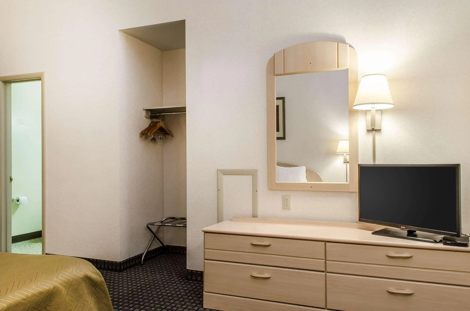 Rodeway Inn State College - near University