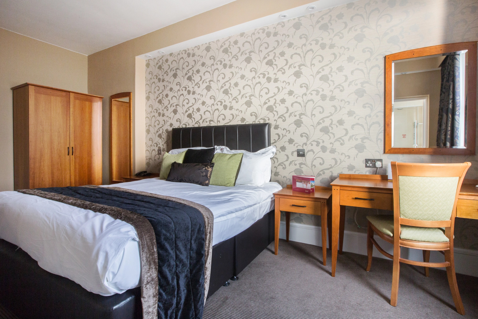 Muthu Westcliff Hotel (Near London Southend Airport)