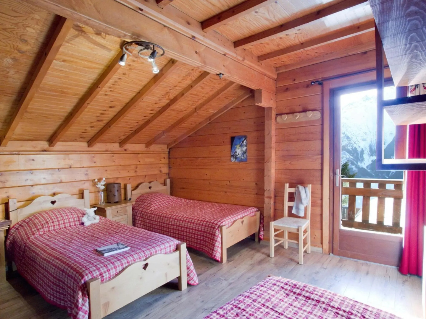 Beautiful chalet with a sauna and private pool in Les Deux Alpes