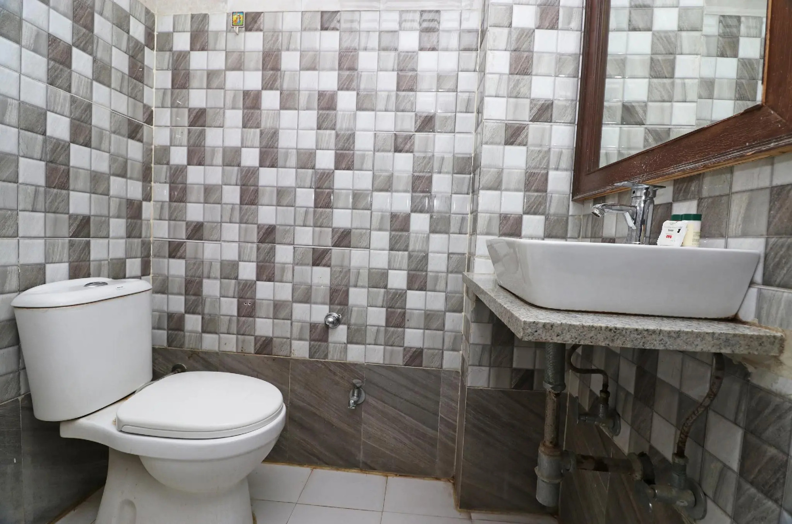 OYO 1988 Hotel Galaxy