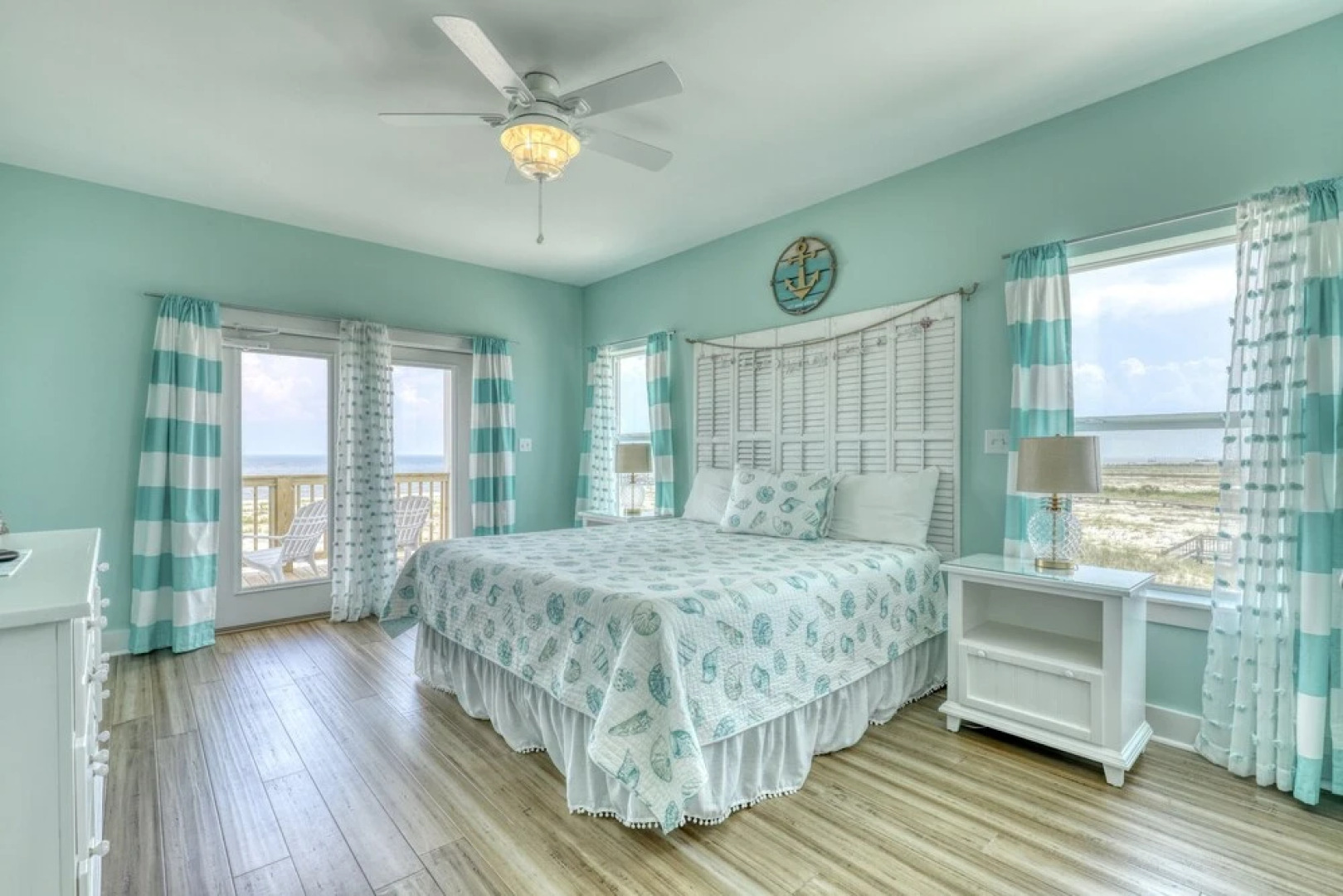 Salty Seahorse - Waterfront! Pet Friendly! Game Room, Pool Table, Beautiful Views - Room For The Whole Family 4 Bedroom Home by RedAwning