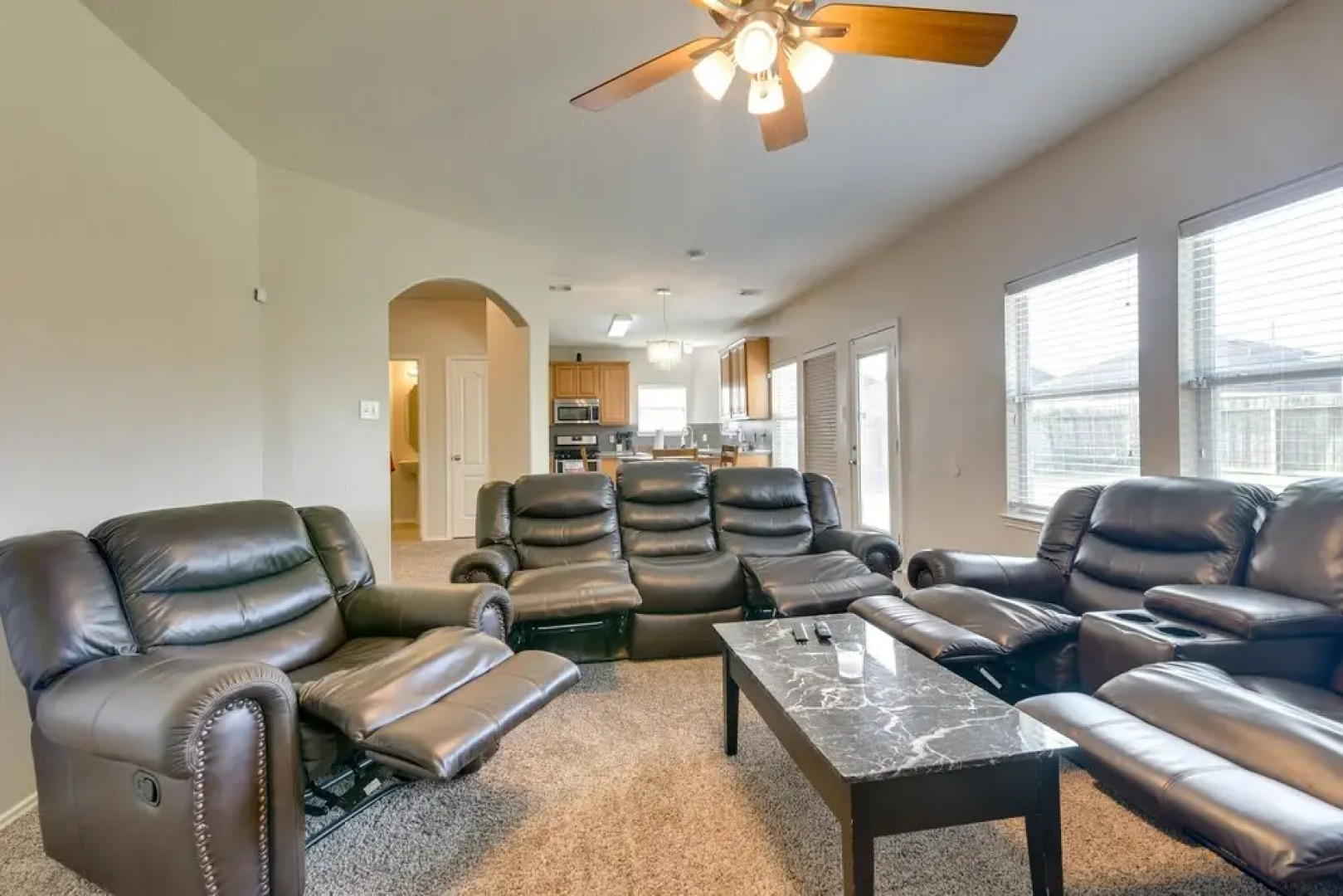 Pet-friendly Pearland Home ~ 21 Mi to Houston!