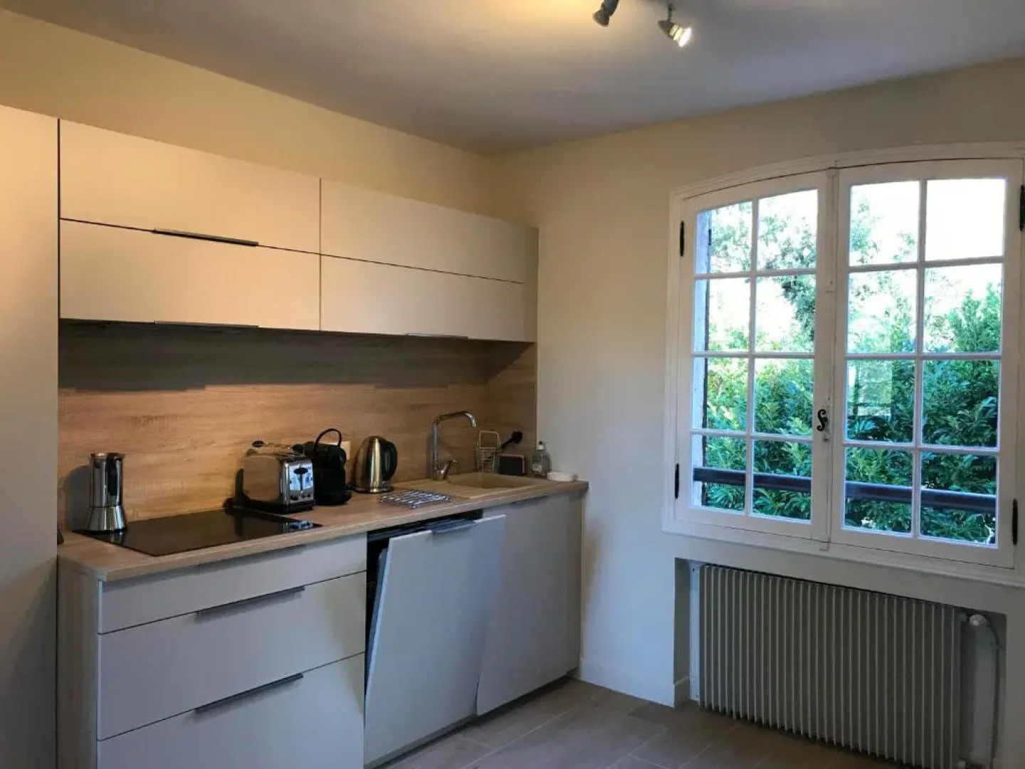 06D - Appartement spacieux avec terrasses, jardin et piscine