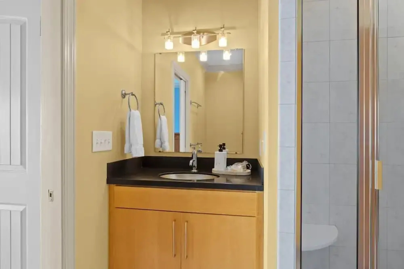 The Island House 5 Bedroom Home by RedAwning