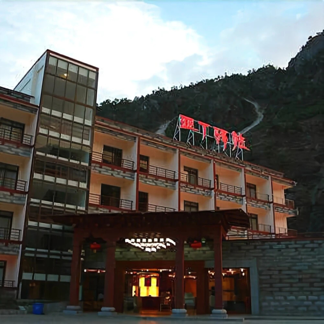 Yading Yizhan Hotel