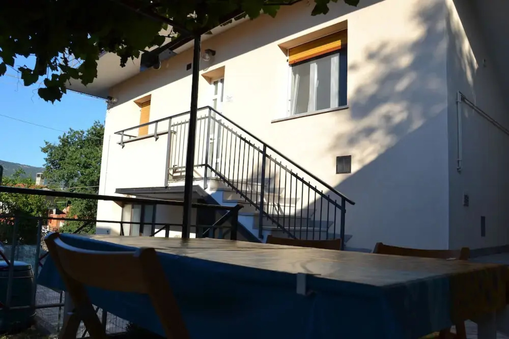 B&B Mikeze Jakeze