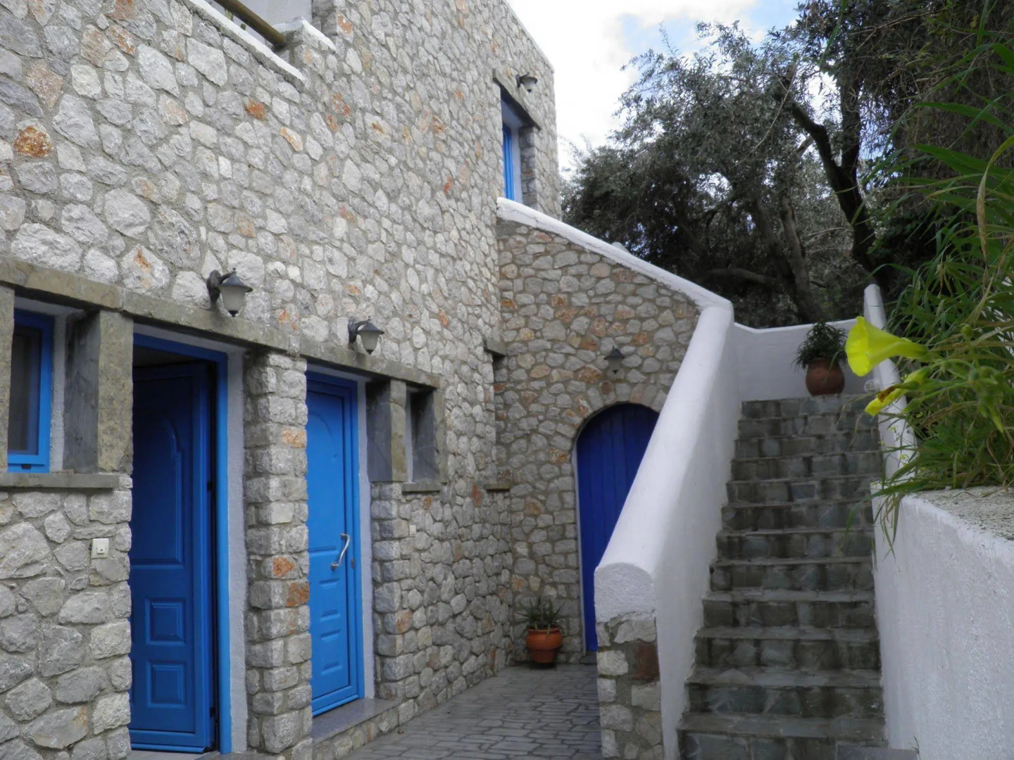 Agnanti Beach Apartments