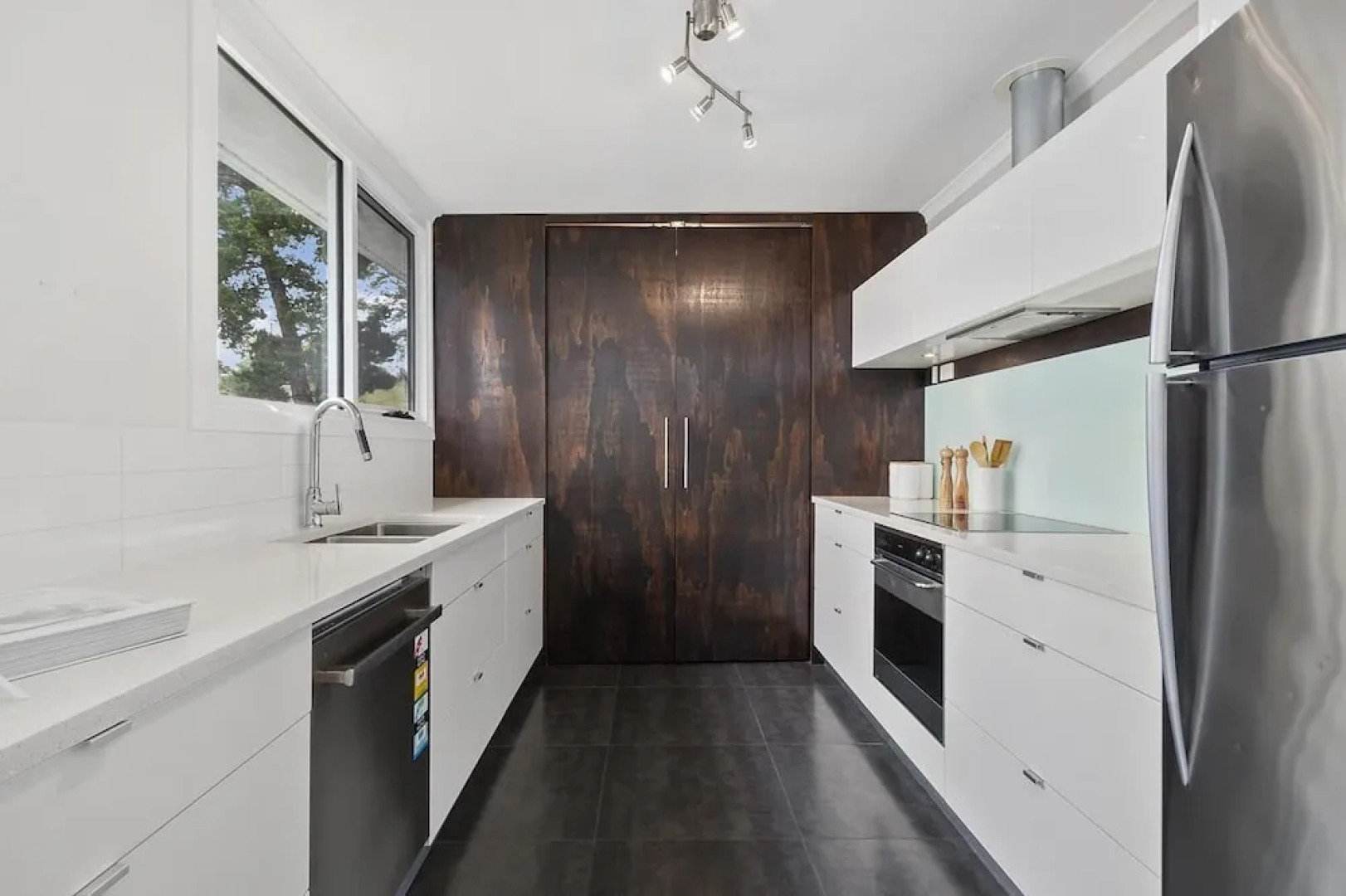 Hidden Bay - 5 BR luxury waterfront