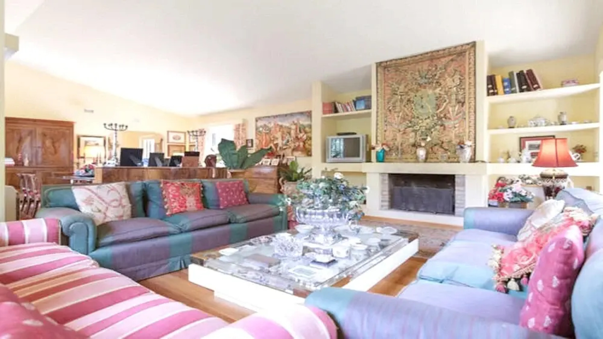 House With 5 Bedrooms in Caserta, With Pool Access, Enclosed Garden and Wifi Near the Beach