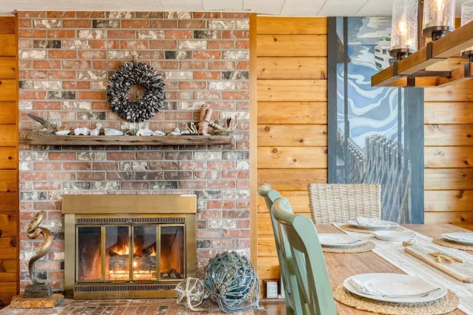 Vintage Beach House by Avantstay Waterfront Home