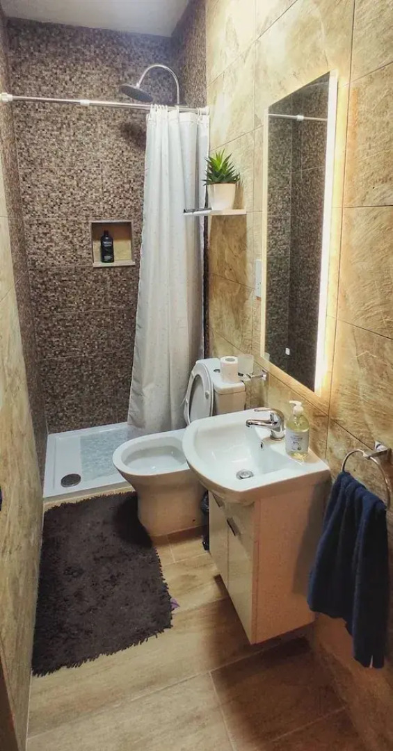 Modern 3 Bedroom Penthouse With Rooftop Views