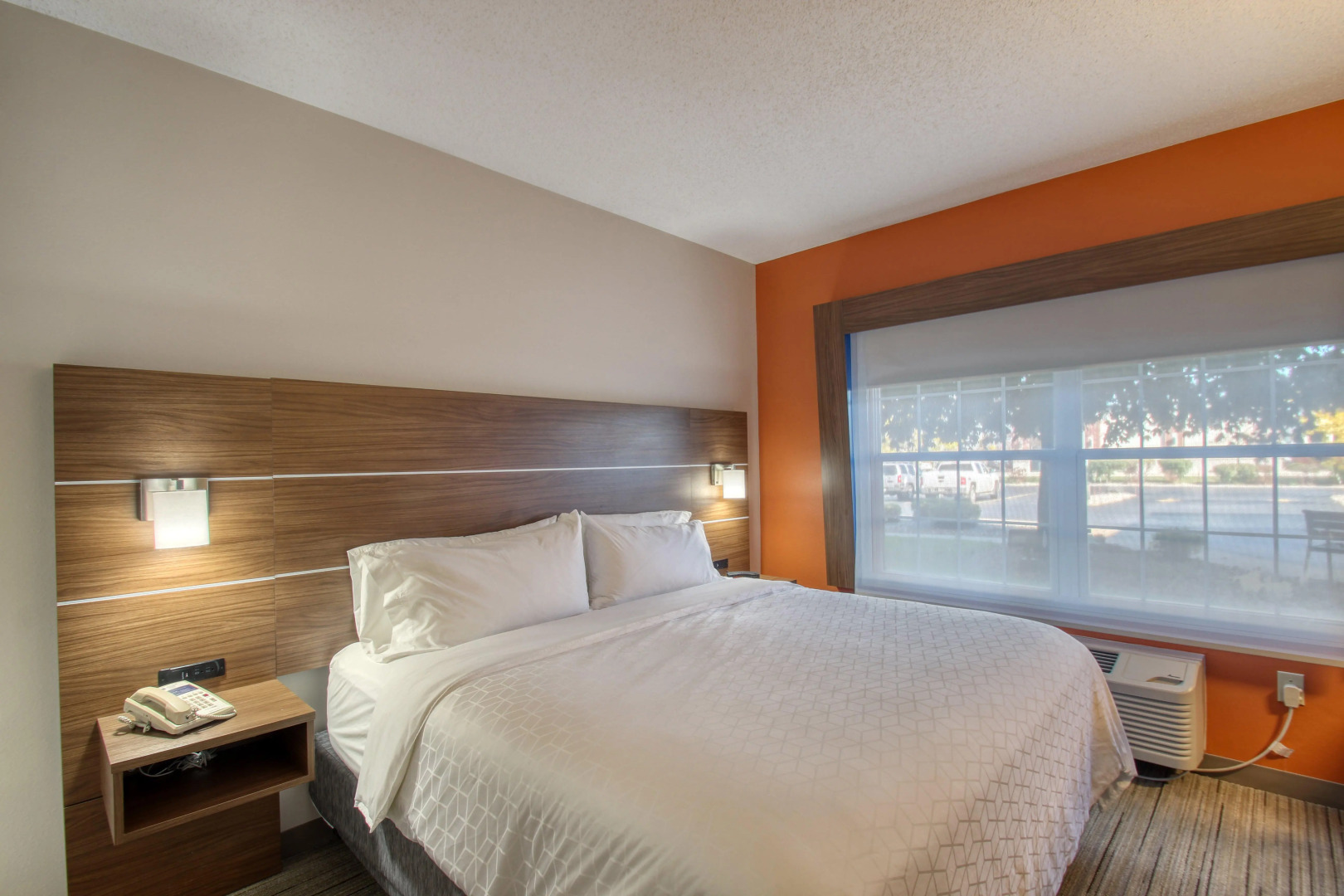 Holiday Inn Express Hotel & Suites Oshkosh by IHG