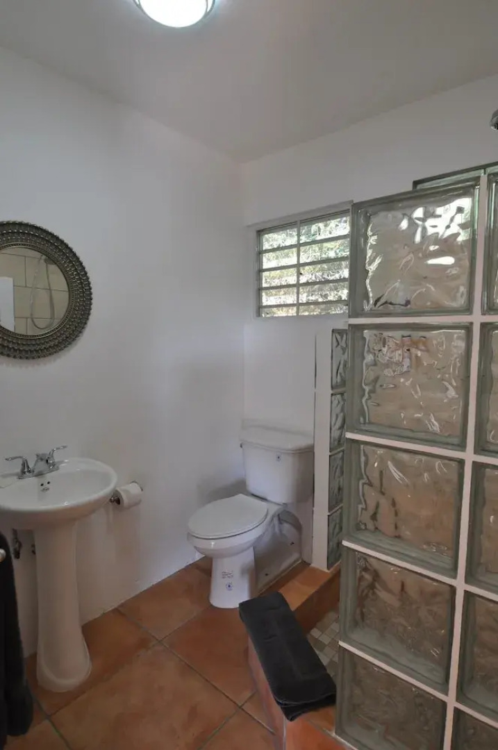 Isla Hermosa Guesthouse