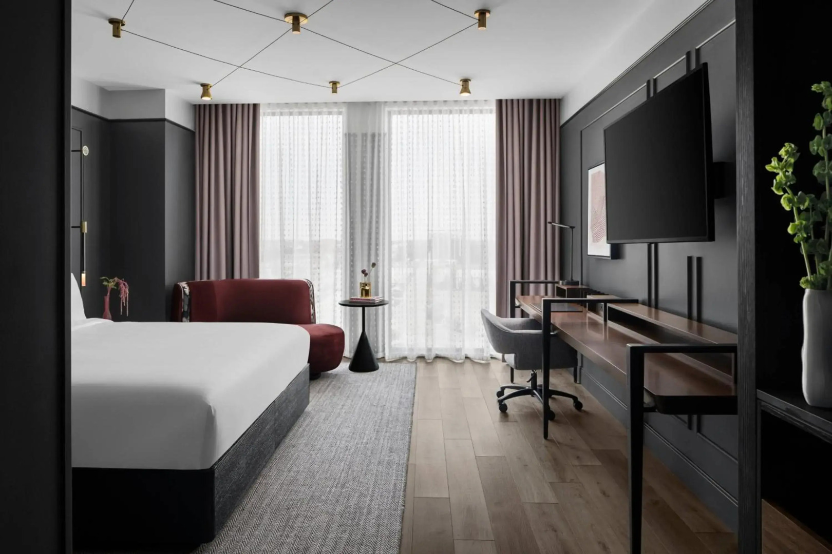 Renaissance Milwaukee West Hotel