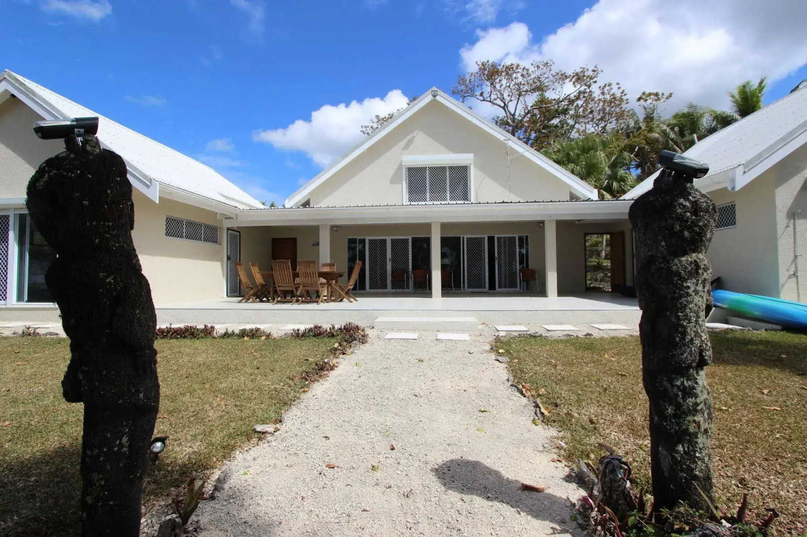 Vila Del Mare Beachfront Resort