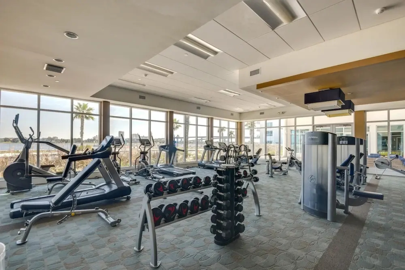 Luxe Resort Condo - 2 Mi to Daytona Beach!