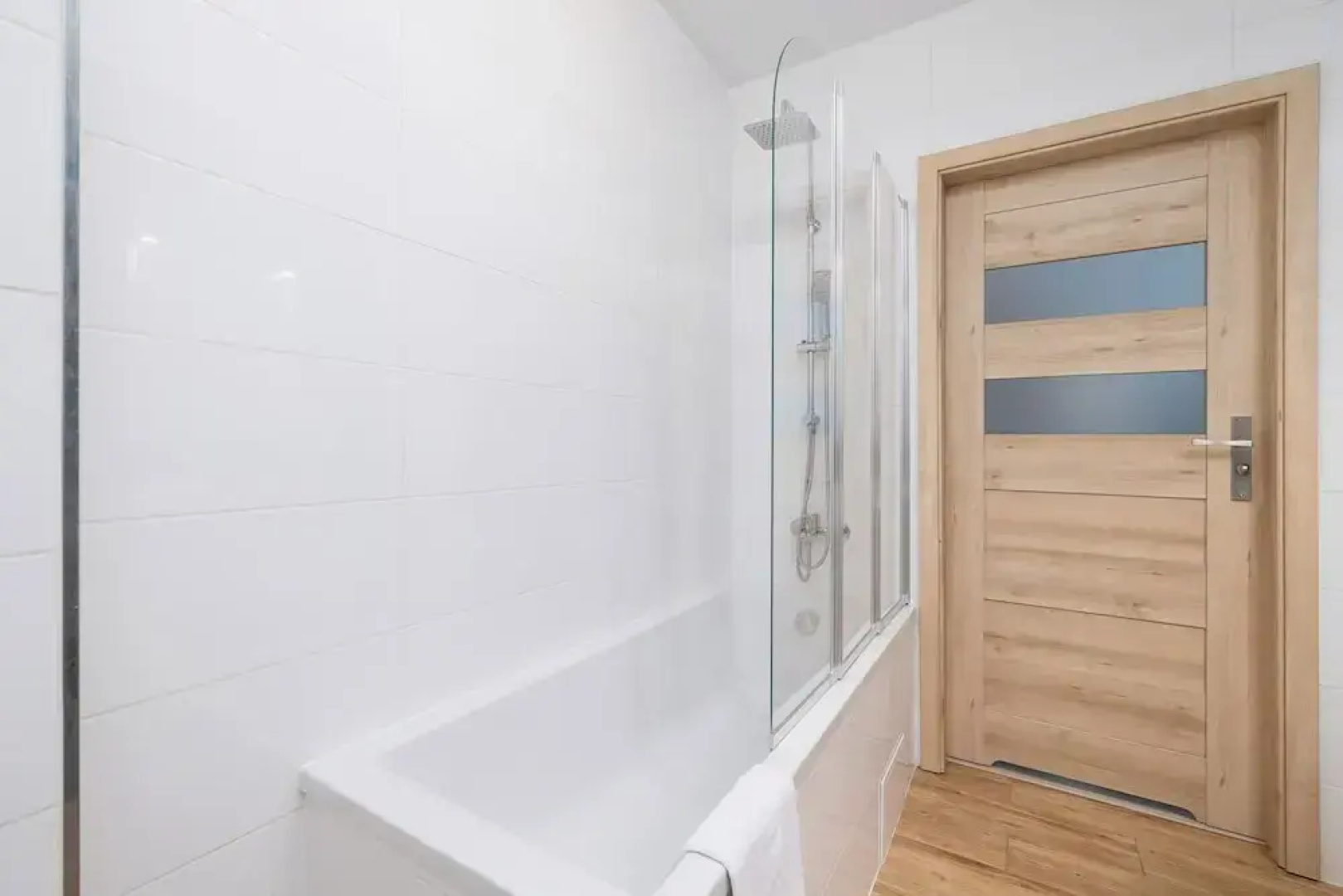 Air-conditioned Apartment by Renters