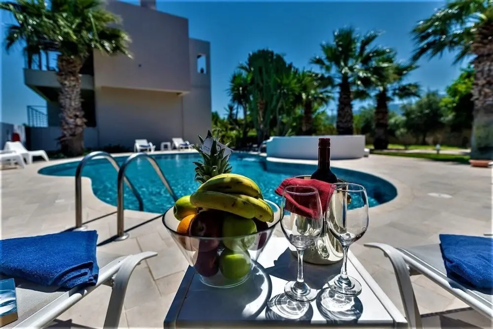 Xenos Villa 2 With 5 Bedrooms Private Swimming Pool, Near the sea
