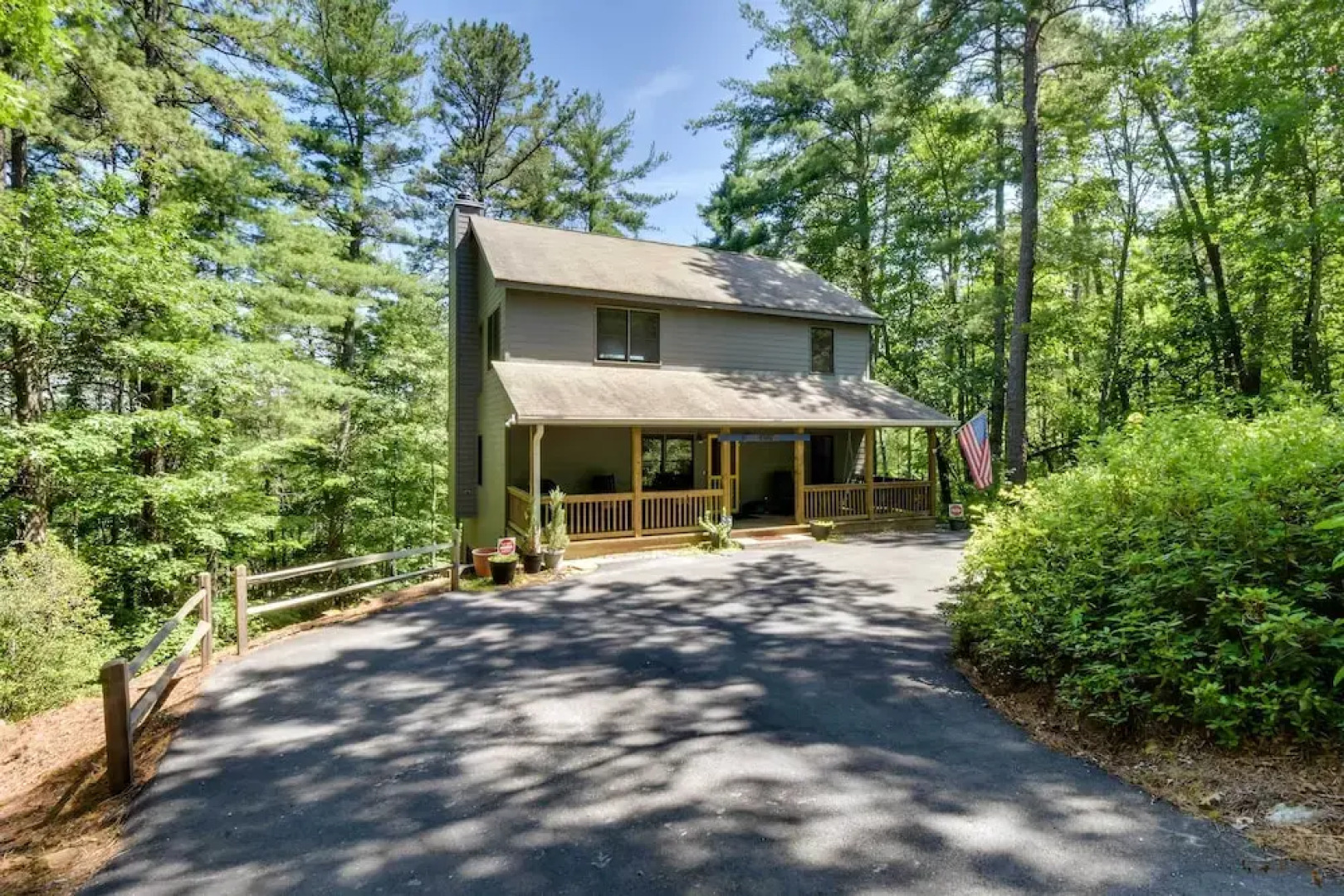 Spacious Georgia Escape w/ Fireplace, Deck & Grill