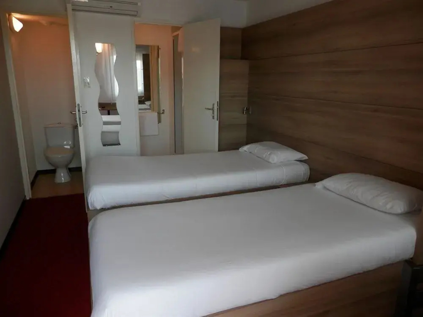 Ever Route 64 Brit Hotel Tarbes Ibos