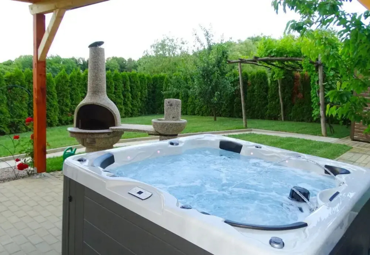 Ladybug House With Whirlpool