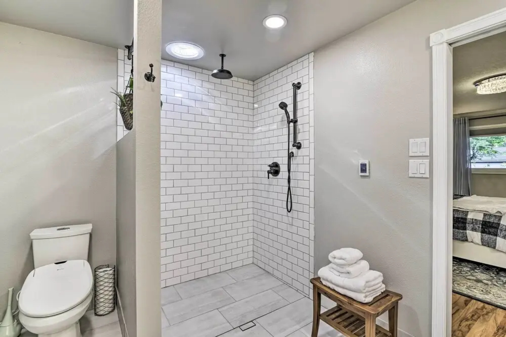 Charming Hillsboro Home w/ Yard, Dogs Welcome