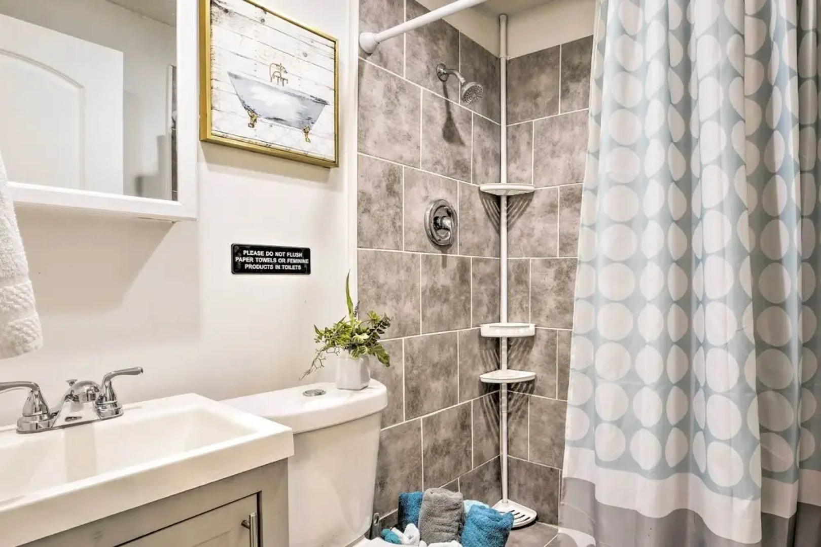 Updated Lithonia Cottage ~ 7 Mi to Stone Mtn!