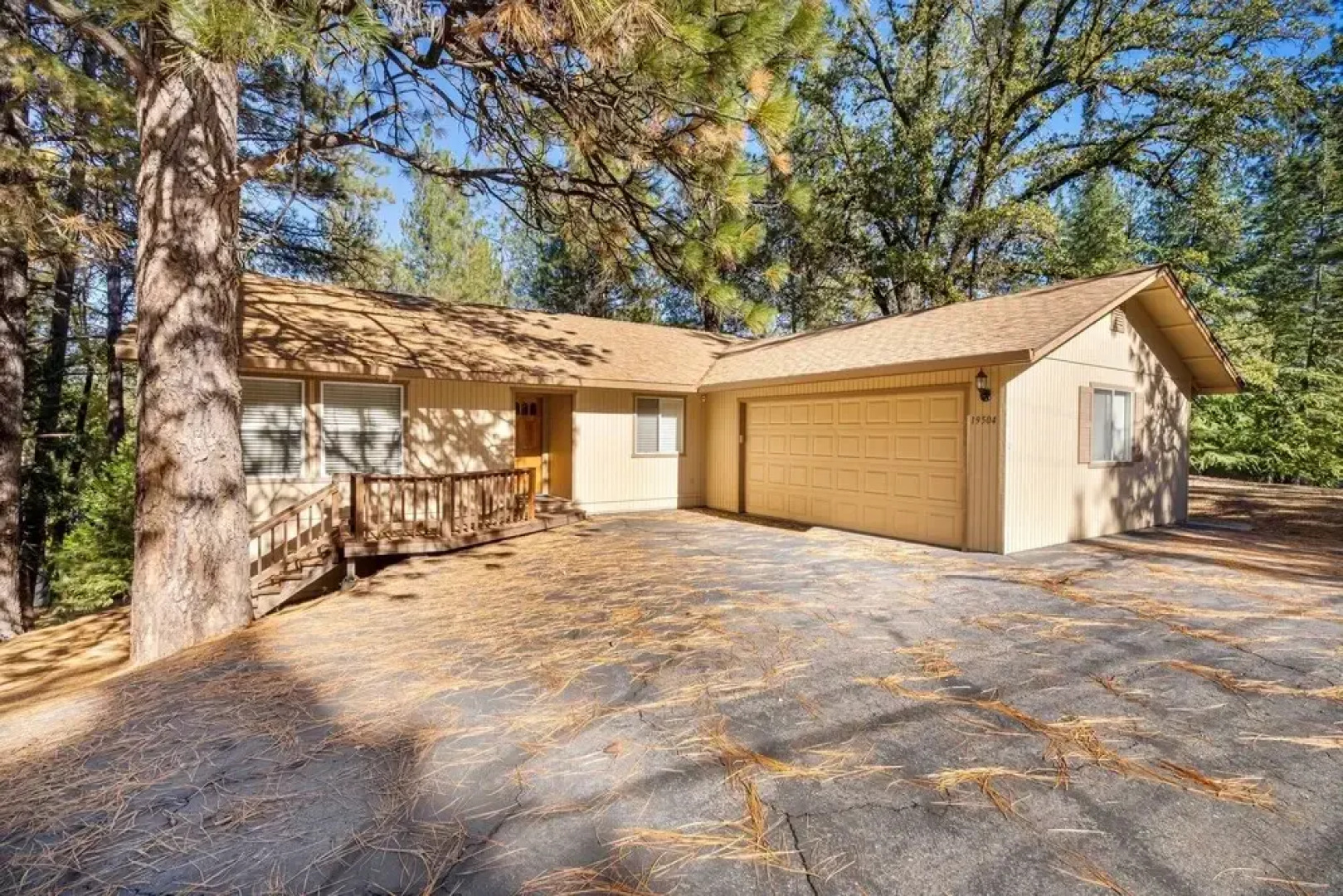 Wolf Den - Check out the Beach, Country Club, Golf Course Enjoy the Wifi, Central Heat and Air Conditioning. Near Yosemite by Redawning