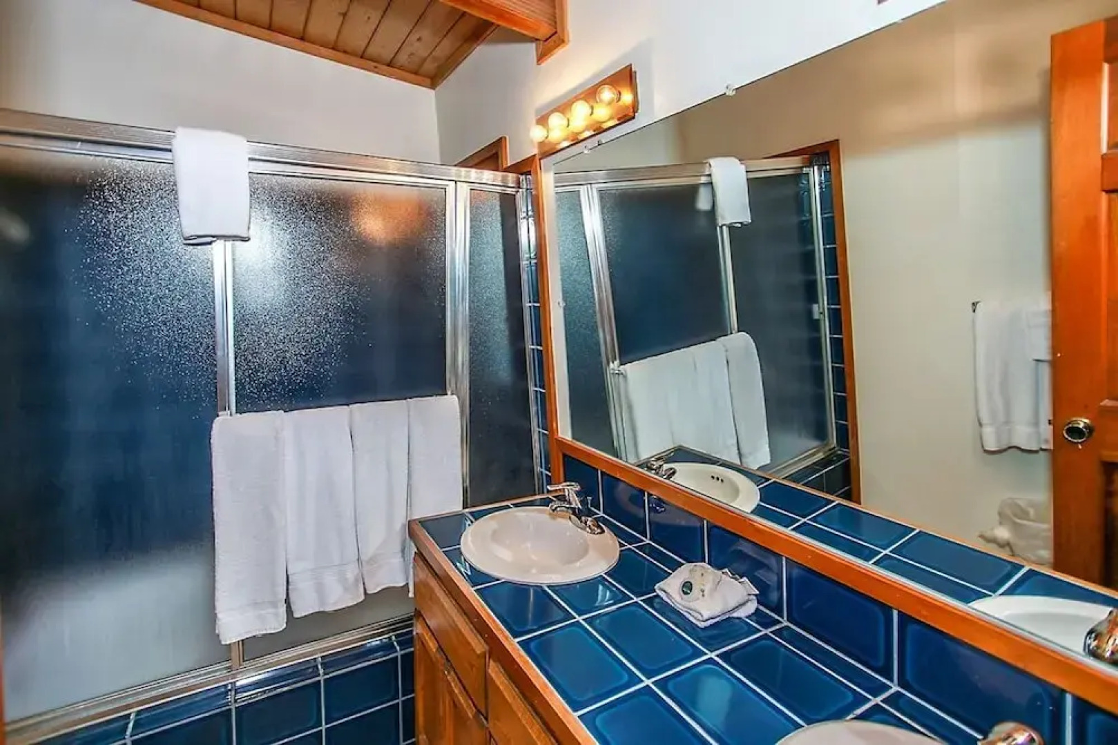 Summit Paradise 845 by RedAwning