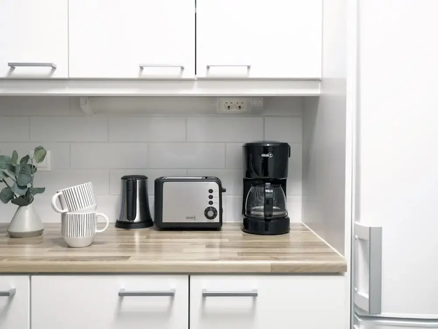 Modern 1BR Apt with Sauna, Balcony & Free Parking