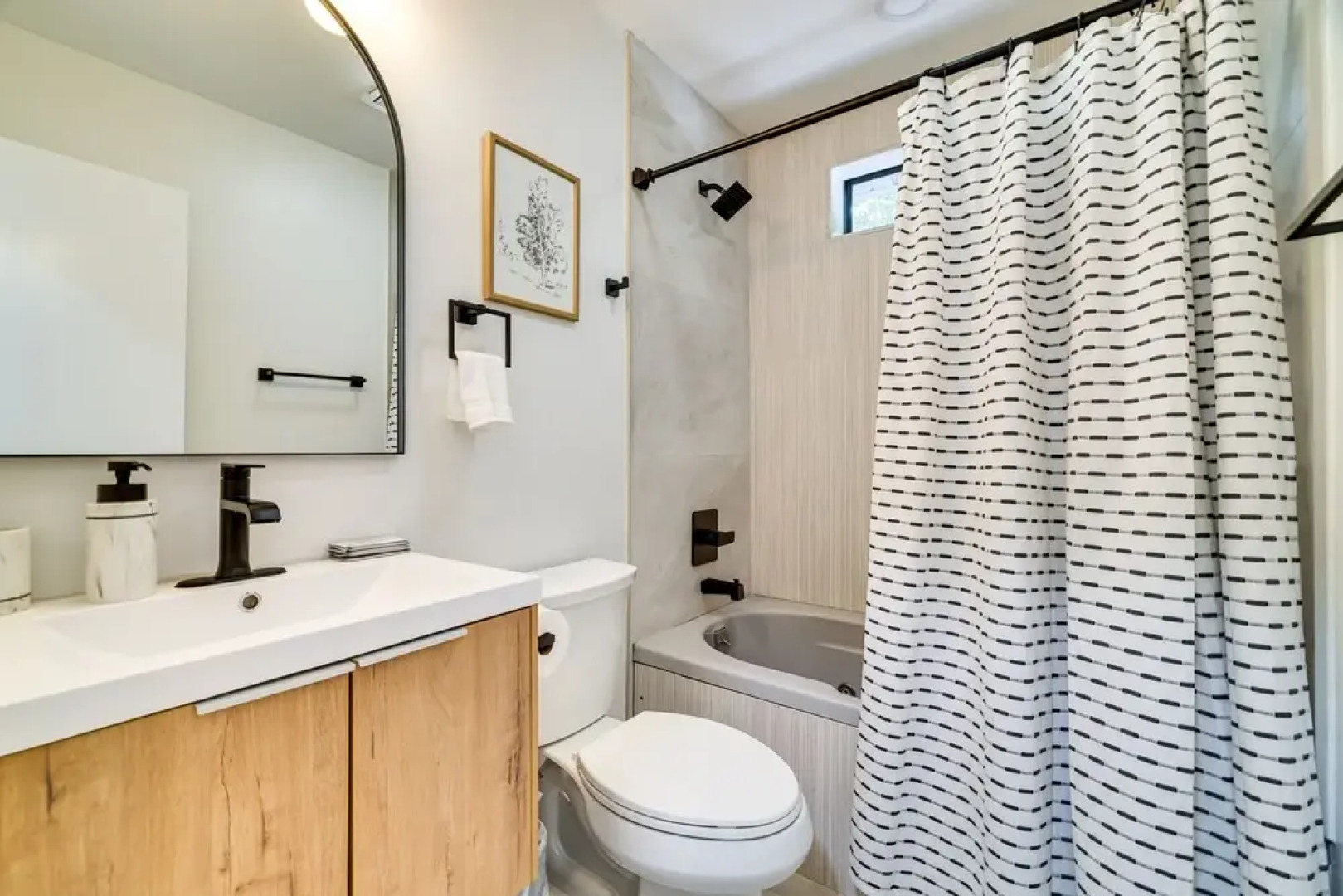 Lake Access, Fire Pit & Game Room: Poconos Gem