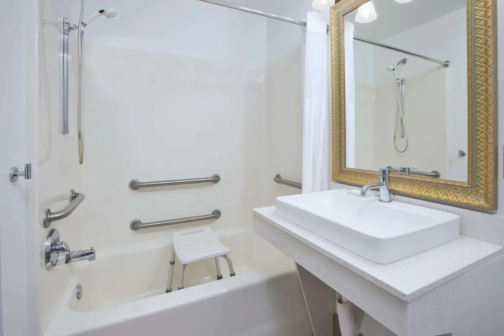 Country Inn & Suites by Radisson, Big Rapids, MI