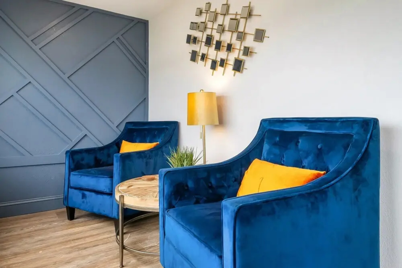 Luxury Lakehouse 4 Bedroom Home by Redawning