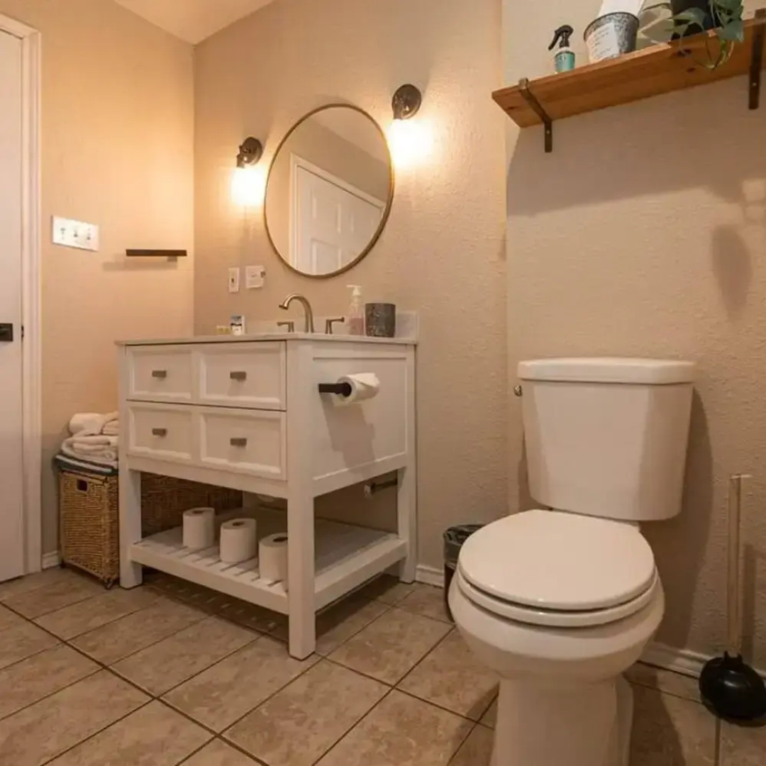 Escape to a Restored 1920s East Waco Bungalow