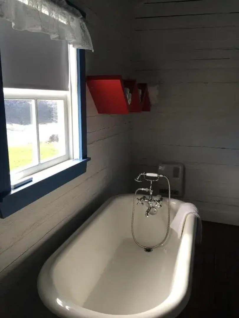 The Old Salt Box Co. - Aunt Glady's