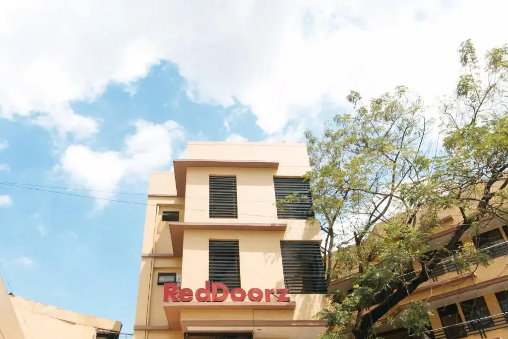 RedDoorz @ Arzo Hotel Grand Lodge