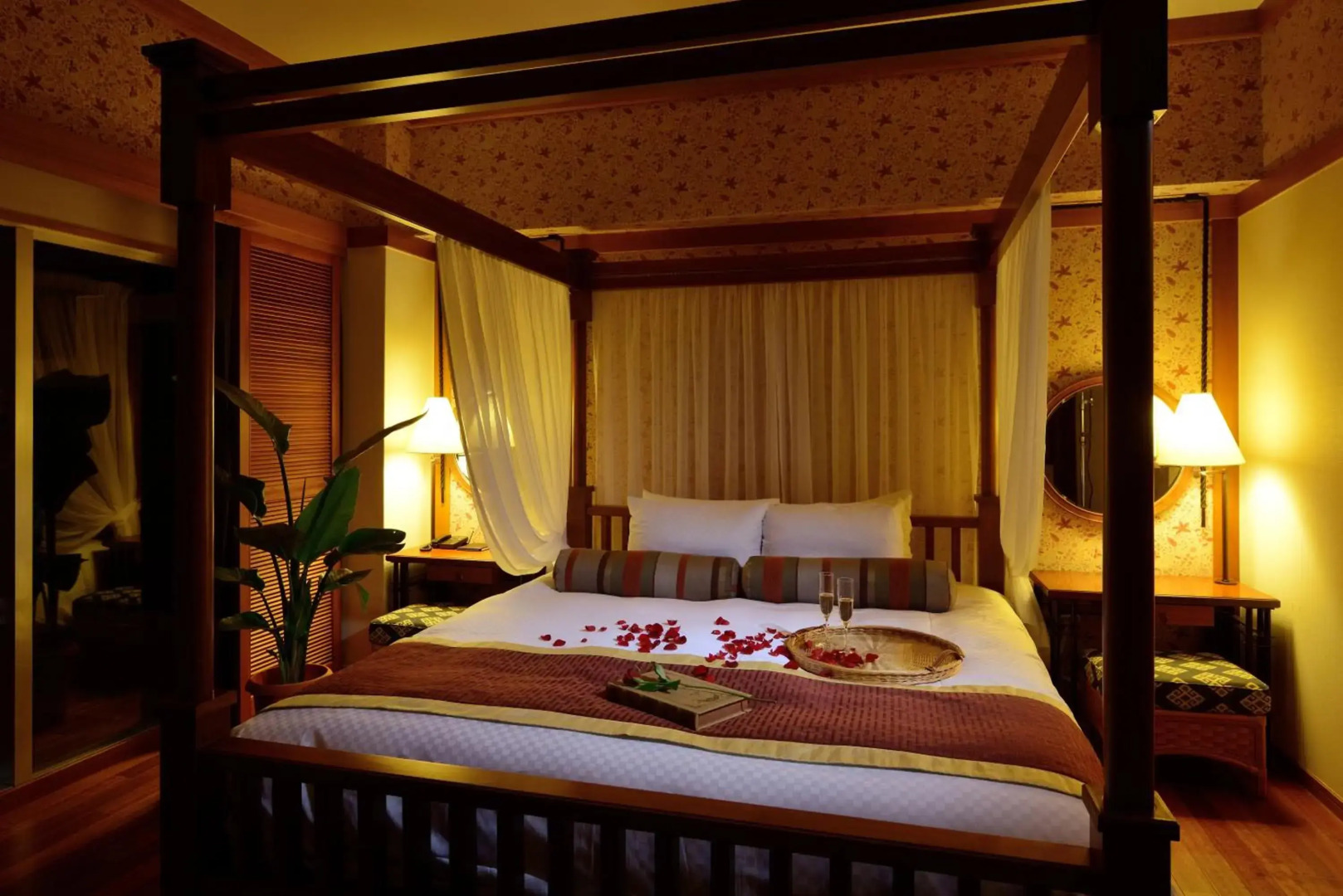 Kanucha Bay Hotels & Villas