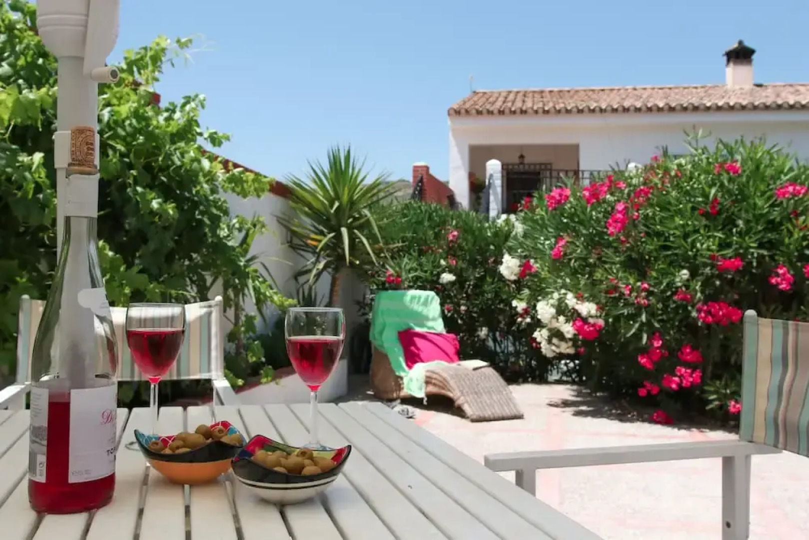 Beautiful 13 bed Villa, Private Pool, Large Garden