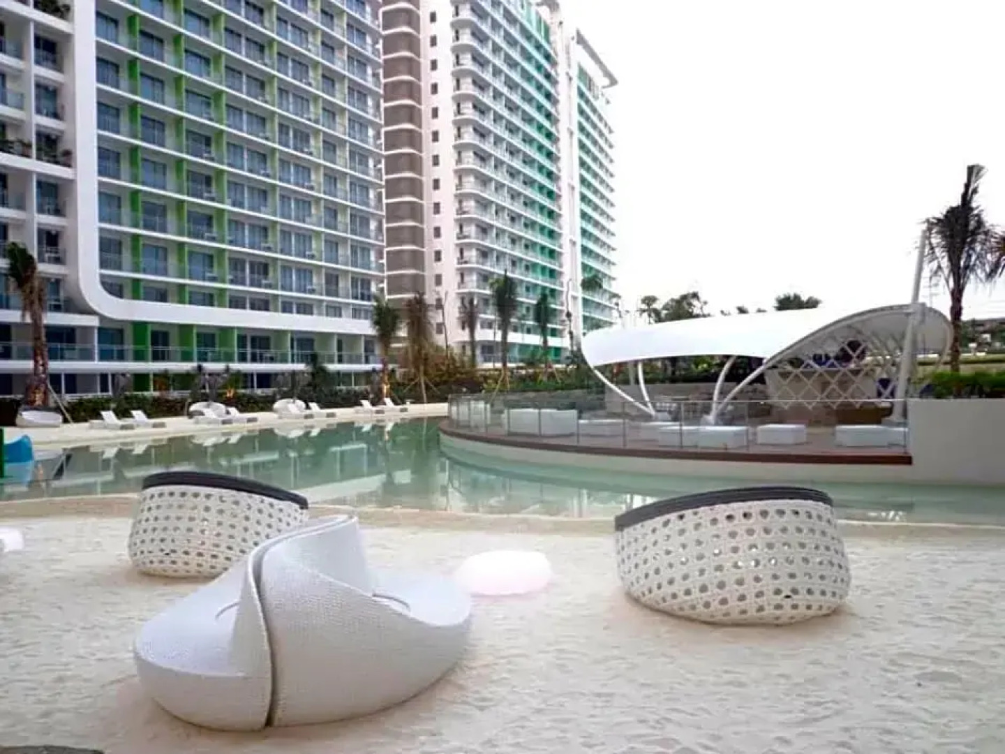 Azure Urban Beach Resort Manila by Radlett