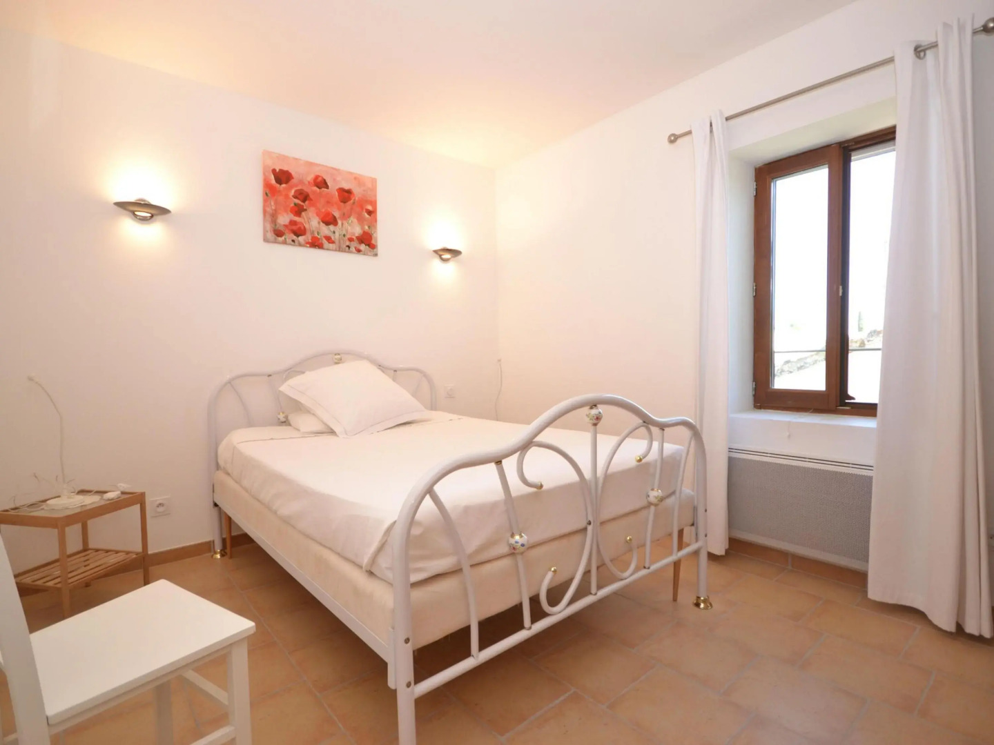 Beautiful holiday home with enclosed, private swimming pool near the village of Aubais.