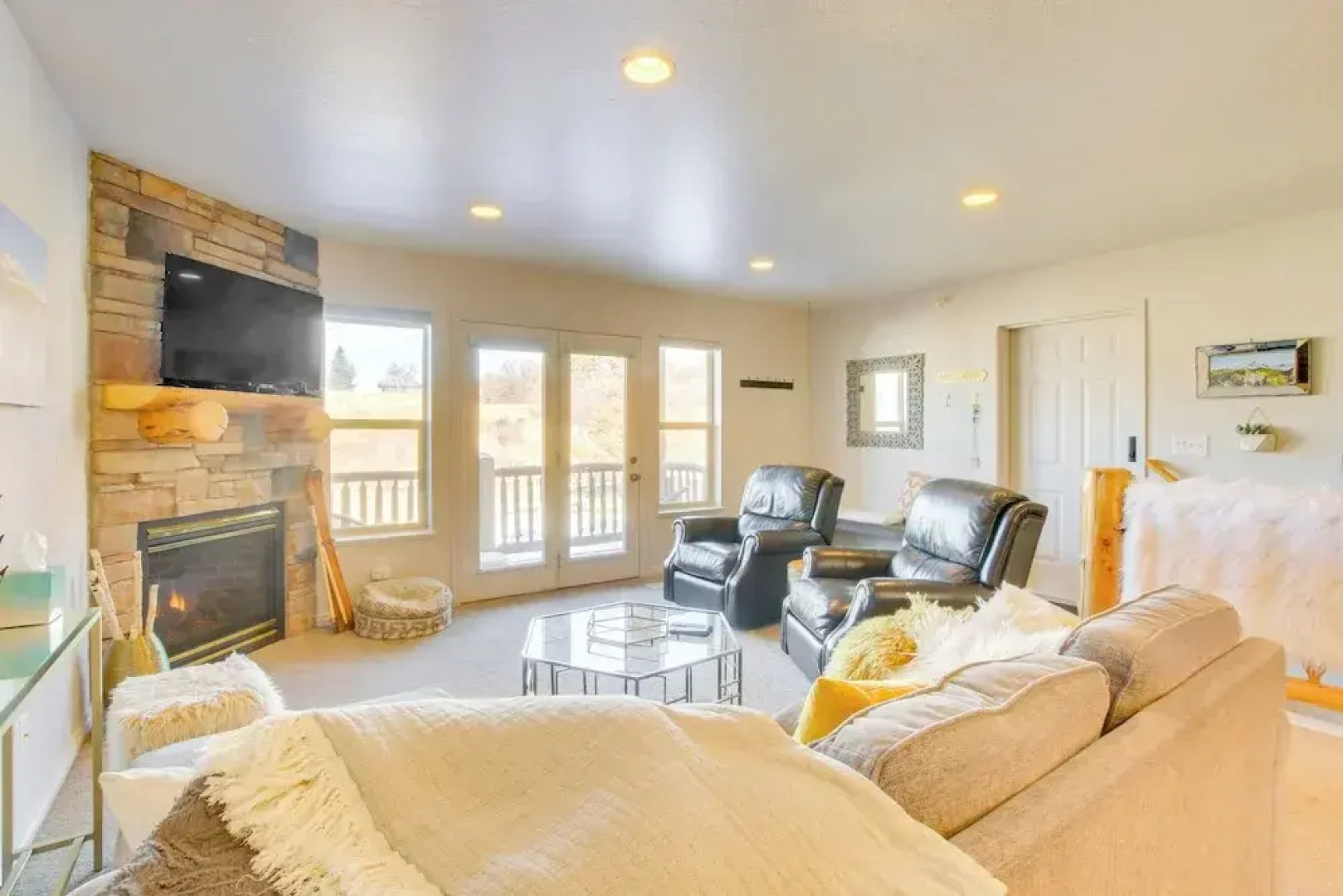 6 Mi to Powder Mtn w/ Shuttle: Cozy Eden Condo!