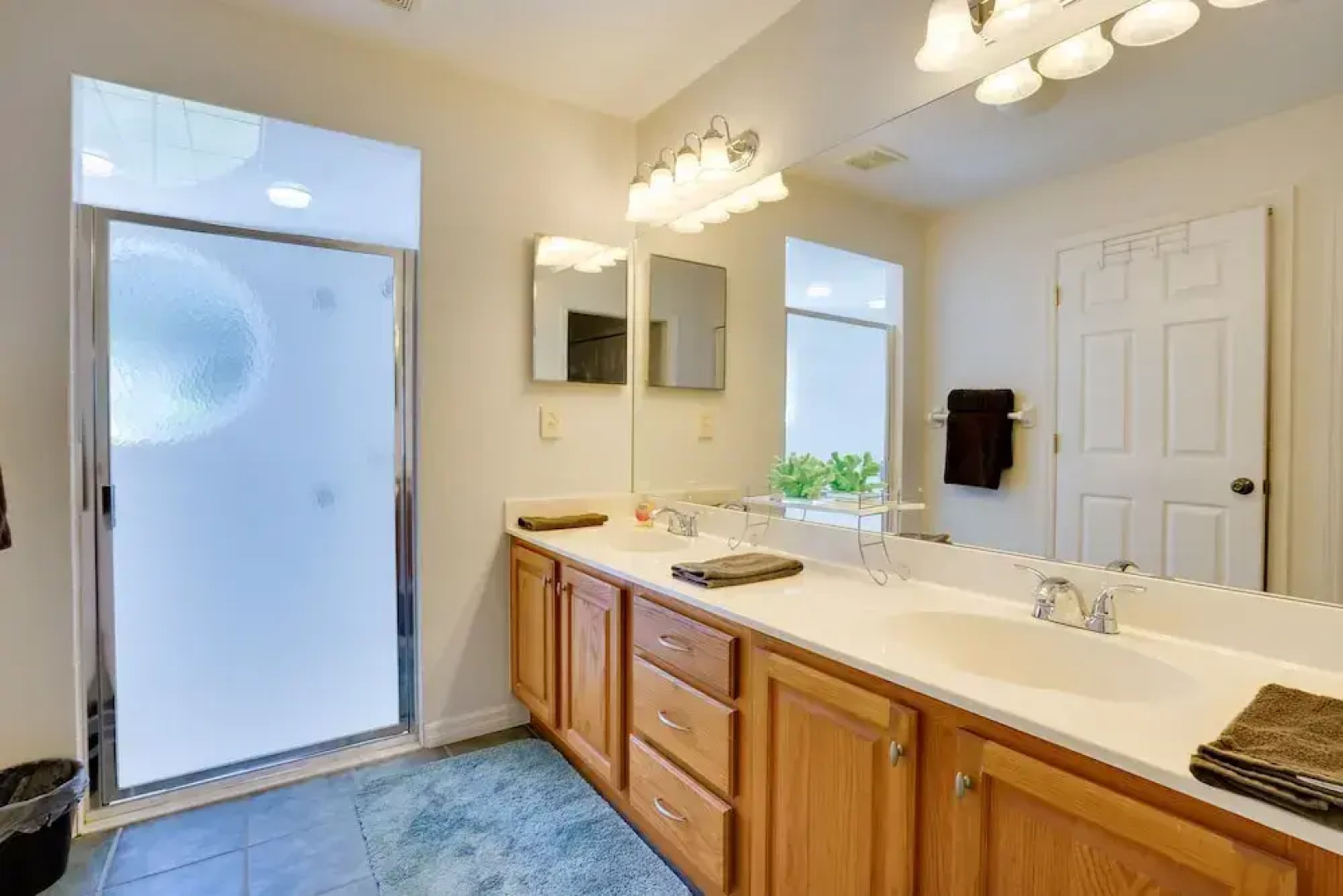 Walk to Lake: Home w/ Screened Porch in Sebring!
