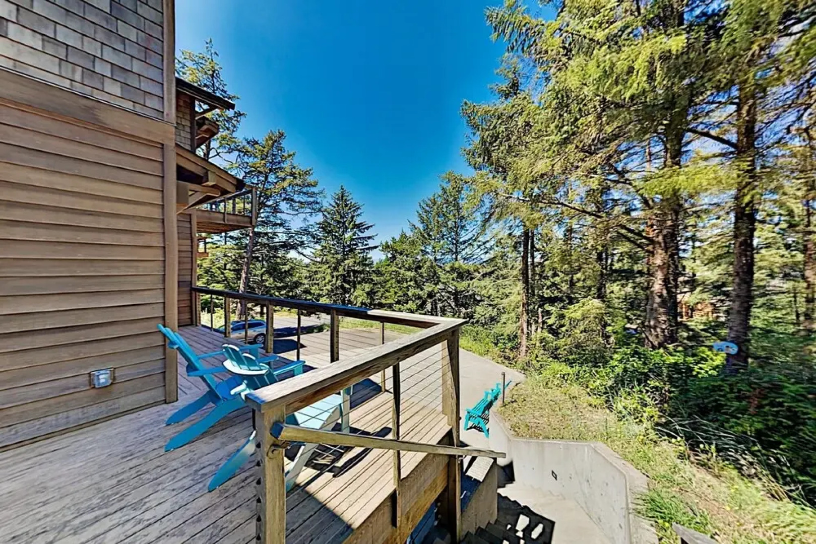 New Listing! Riverfront Dream - Walk To Beach! 6 Bedroom Home