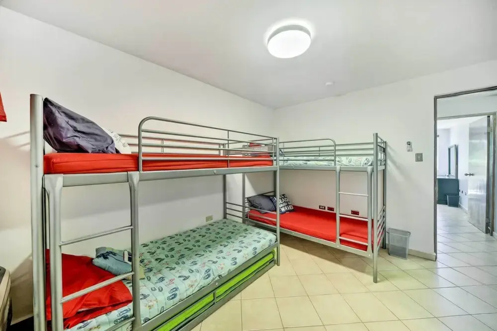 Breezy Condo w/ Ocean View Balcony: Walk to Beach!