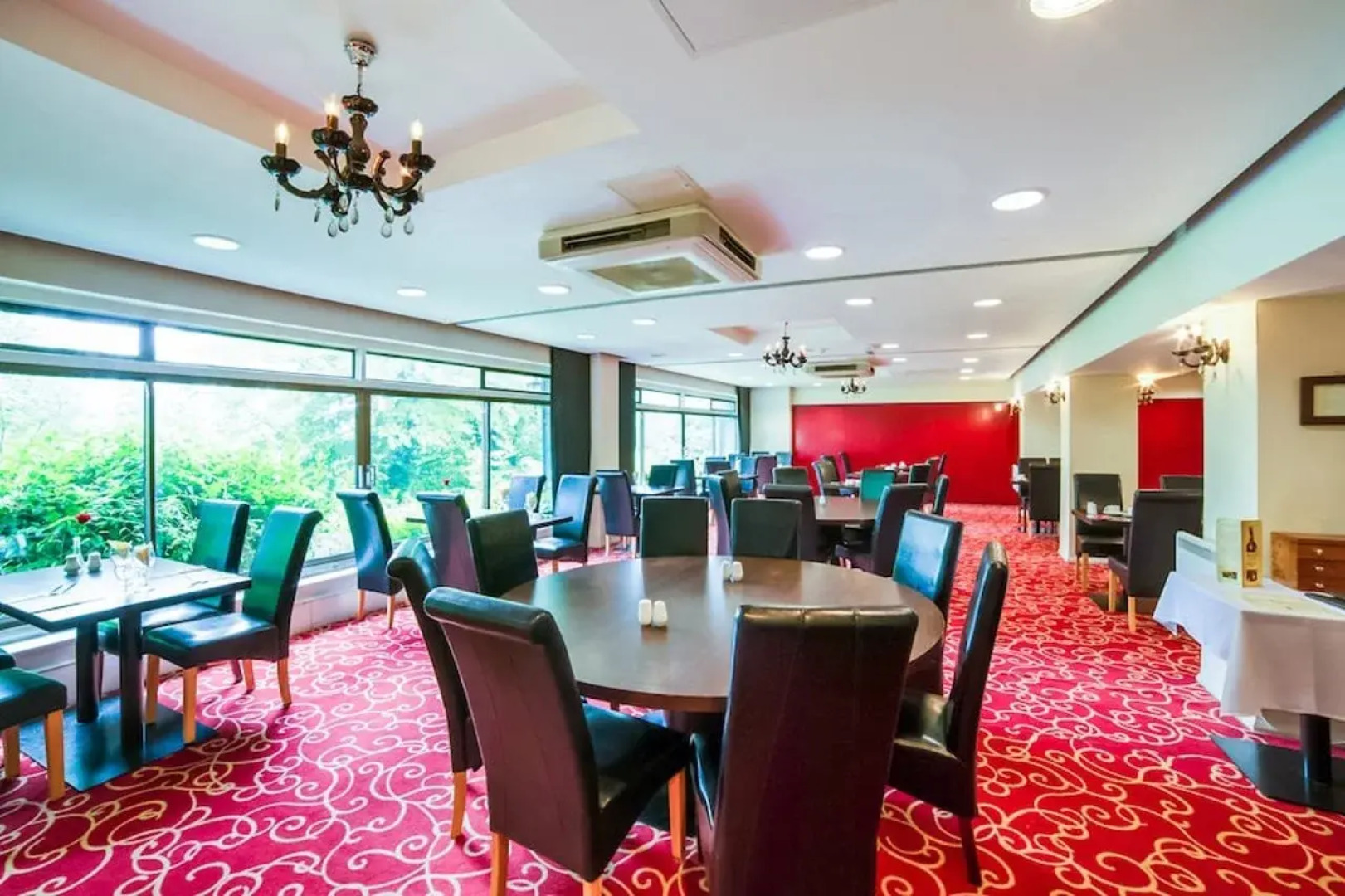 OYO The Bridge House Hotel