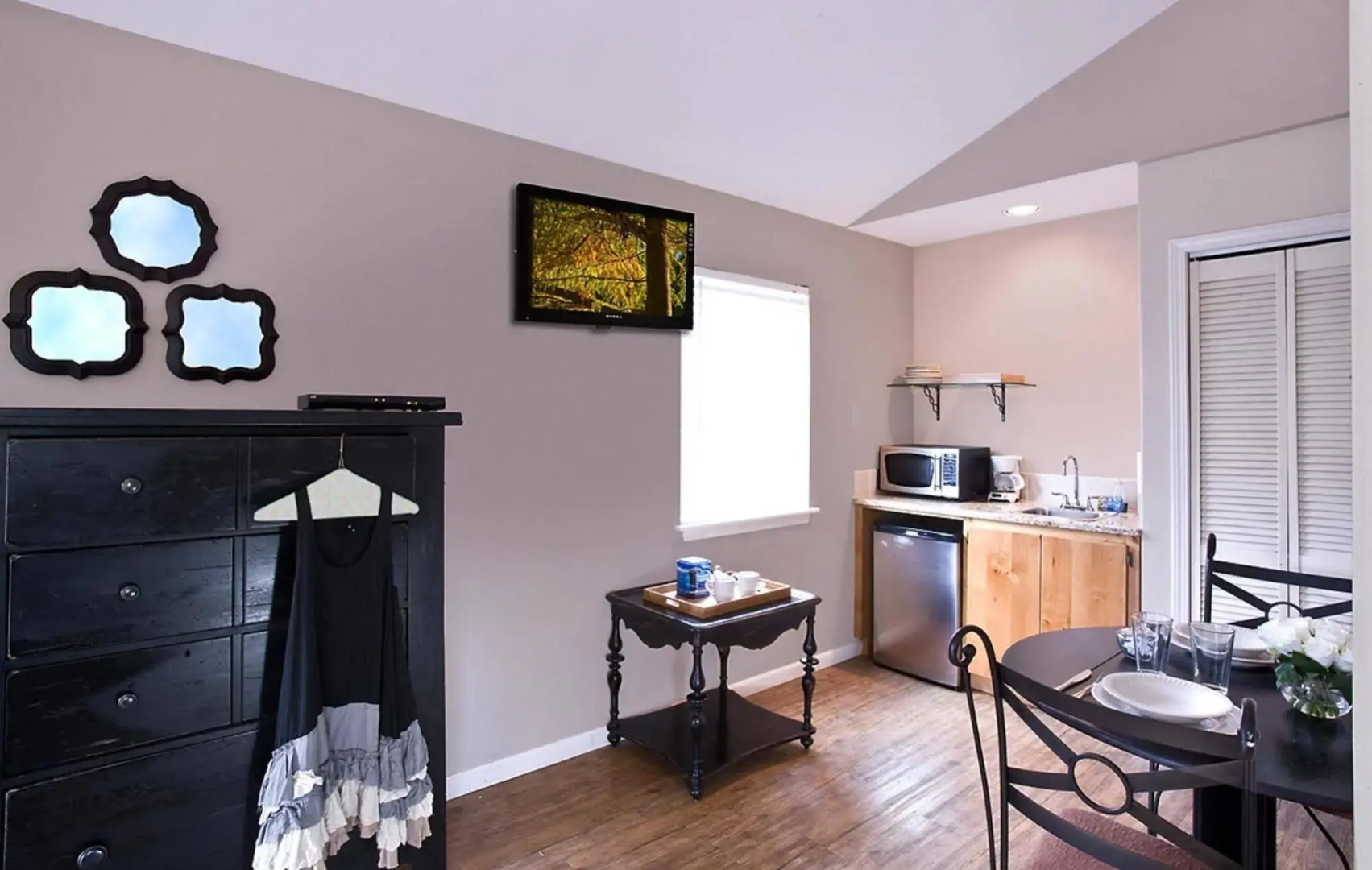 Blanco Riverside Cottages & RV