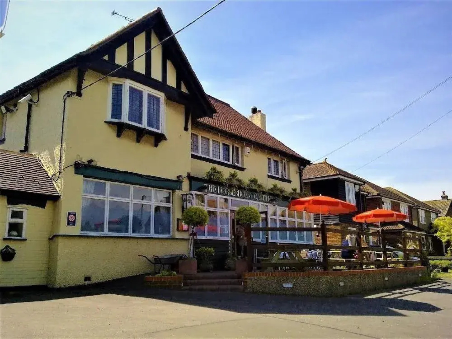 The Horseshoe and Castle